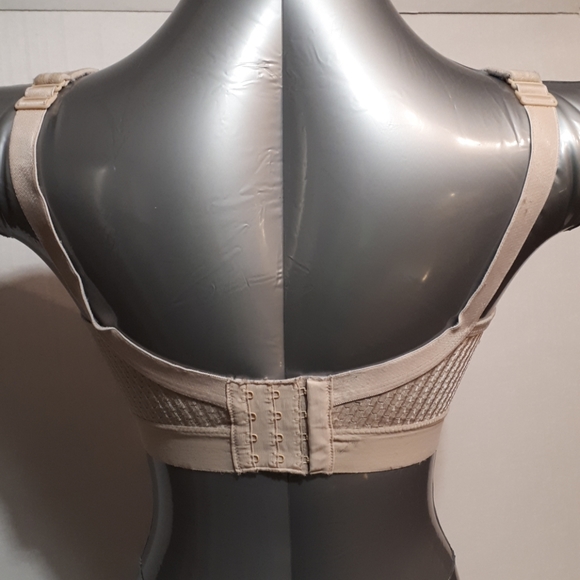 SALE!! Anita active sports bra 30E no uniboob!   2 - Picture 4 of 6